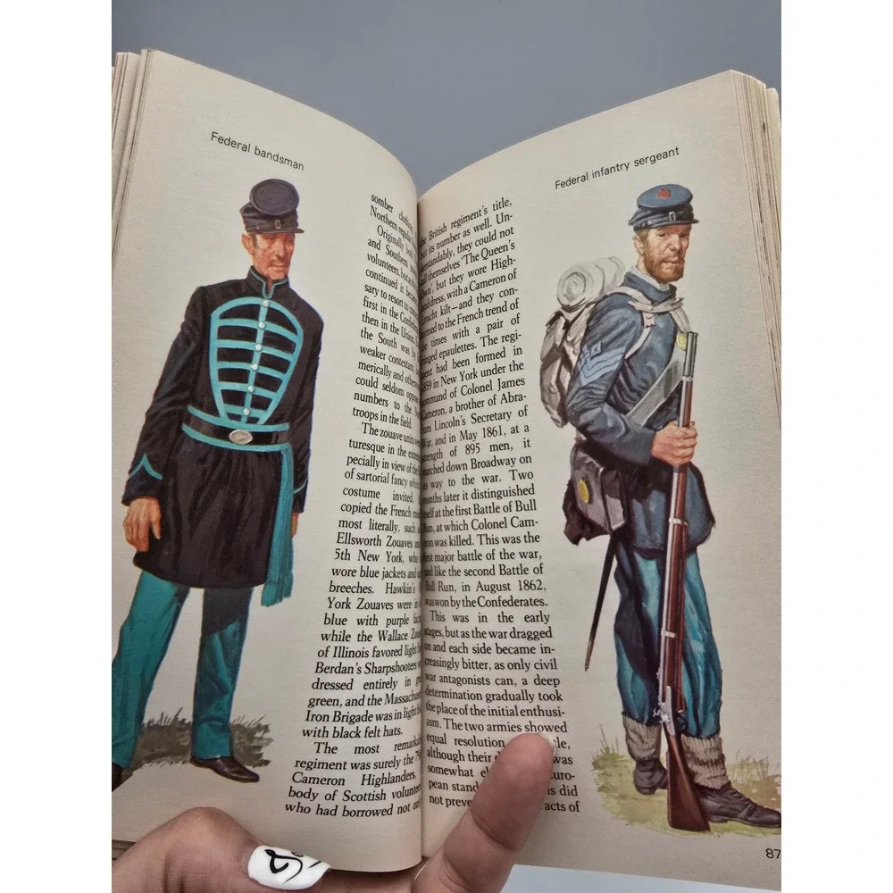 Bantam Military Uniforms 1686-1918 Book OS Multi Good‎ Rene North Vintage 1971